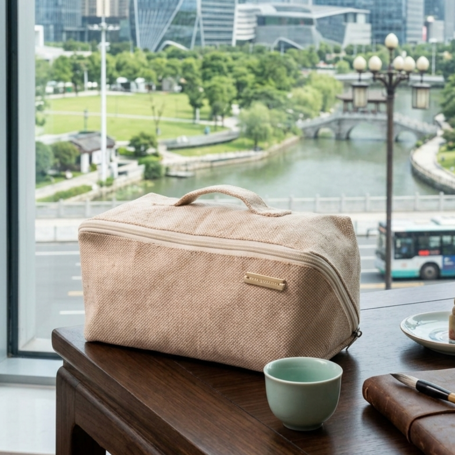 Travel Make-up Bag, Flat lay  Make-Up Organiser with Divider and Handle, Cosmetic Bag