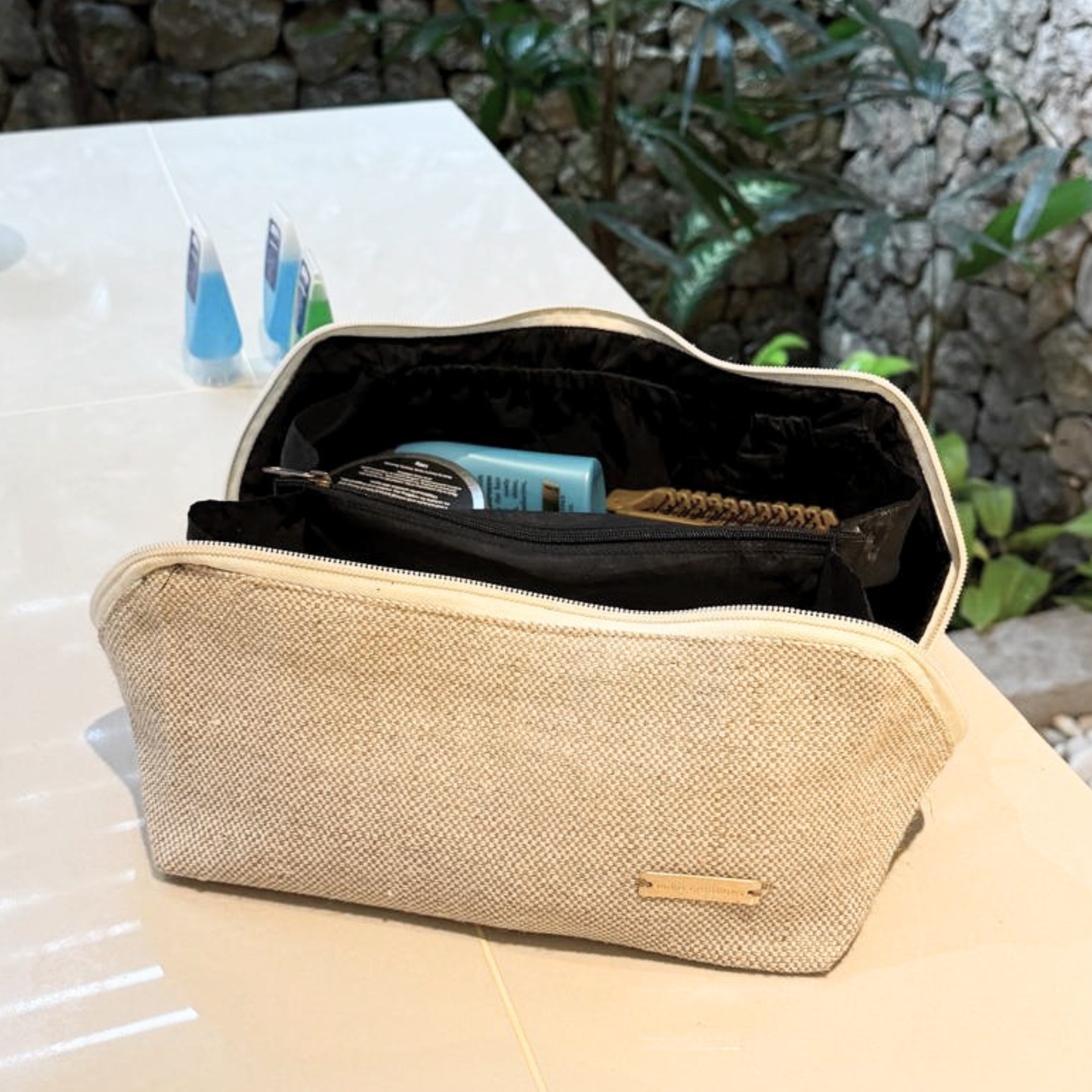Travel Make-up Bag, Flat lay  Make-Up Organiser with Divider and Handle, Cosmetic Bag